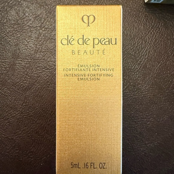 Clé de Peau Metallic Travel Set Gold Cosmetic Bag New! - Picture 3 of 5